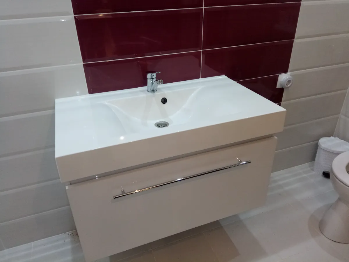 Lavoar montat cu mobilier